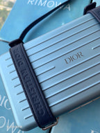 RIMOWA 20er-KOFFER IN KOBALTBLAUEM ALUMINIUM-MAGNESIUM