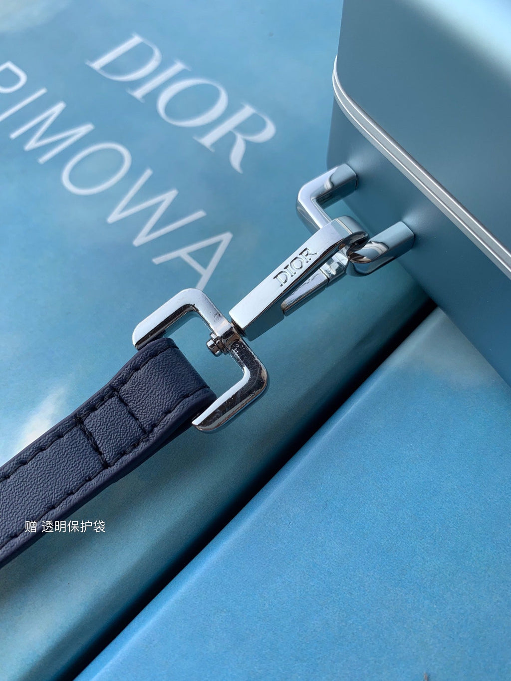 RIMOWA 20er-KOFFER IN KOBALTBLAUEM ALUMINIUM-MAGNESIUM