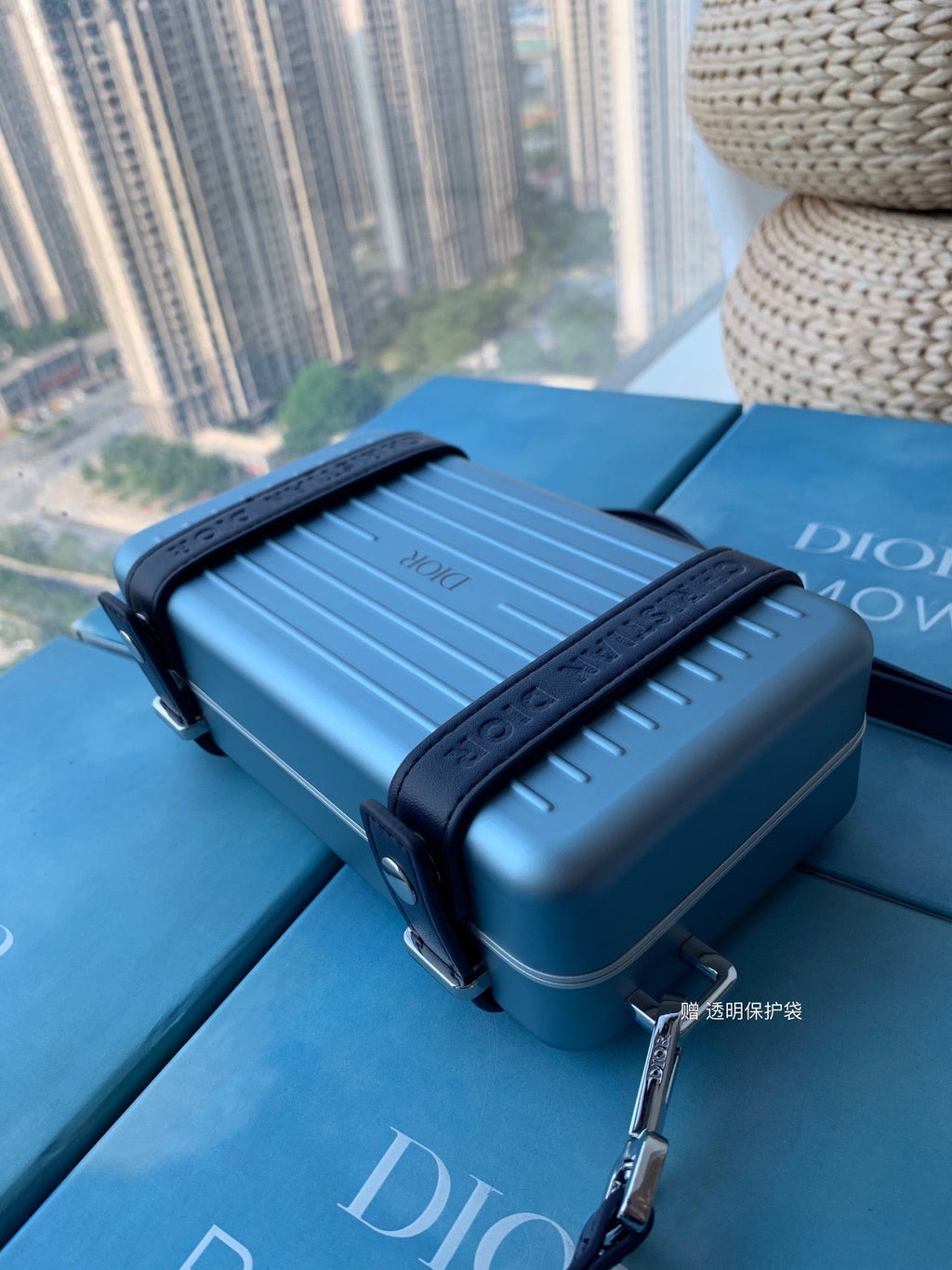 RIMOWA 20er-KOFFER IN KOBALTBLAUEM ALUMINIUM-MAGNESIUM