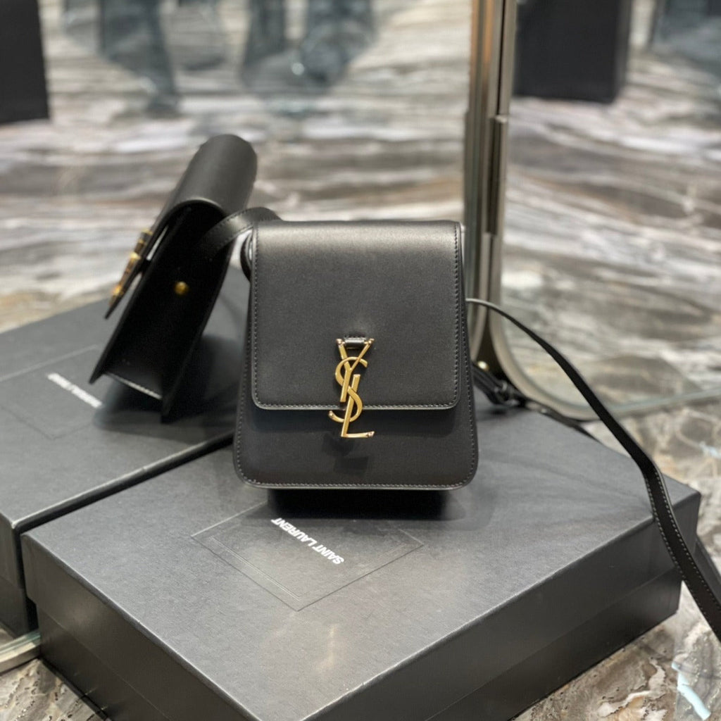 KAIA 18 HANDTASCHE AUS SCHWARZEM KALBSLEDER