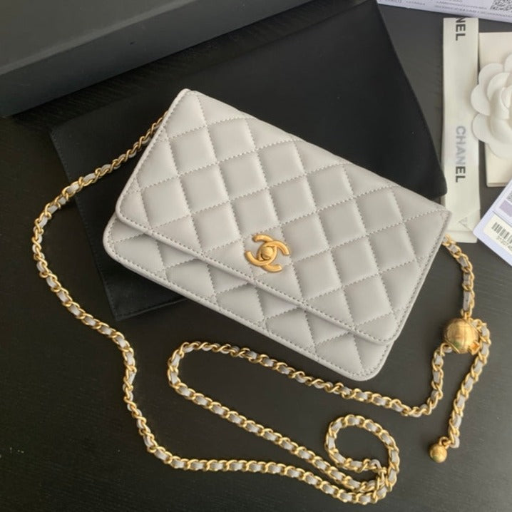 KLASSISCHE WOC 19CM WEISSES LAMMLEDER GOLDENE BESCHLÄGE