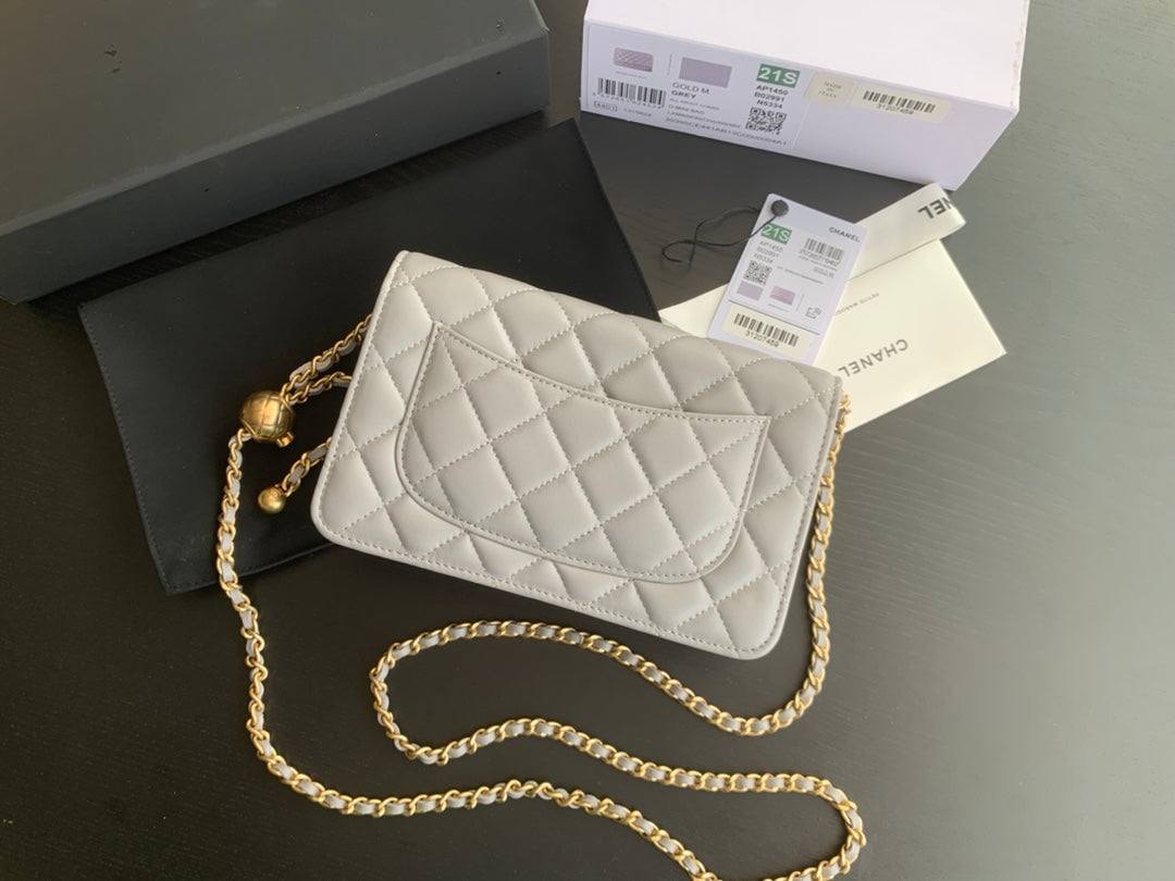 KLASSISCHE WOC 19CM WEISSES LAMMLEDER GOLDENE BESCHLÄGE