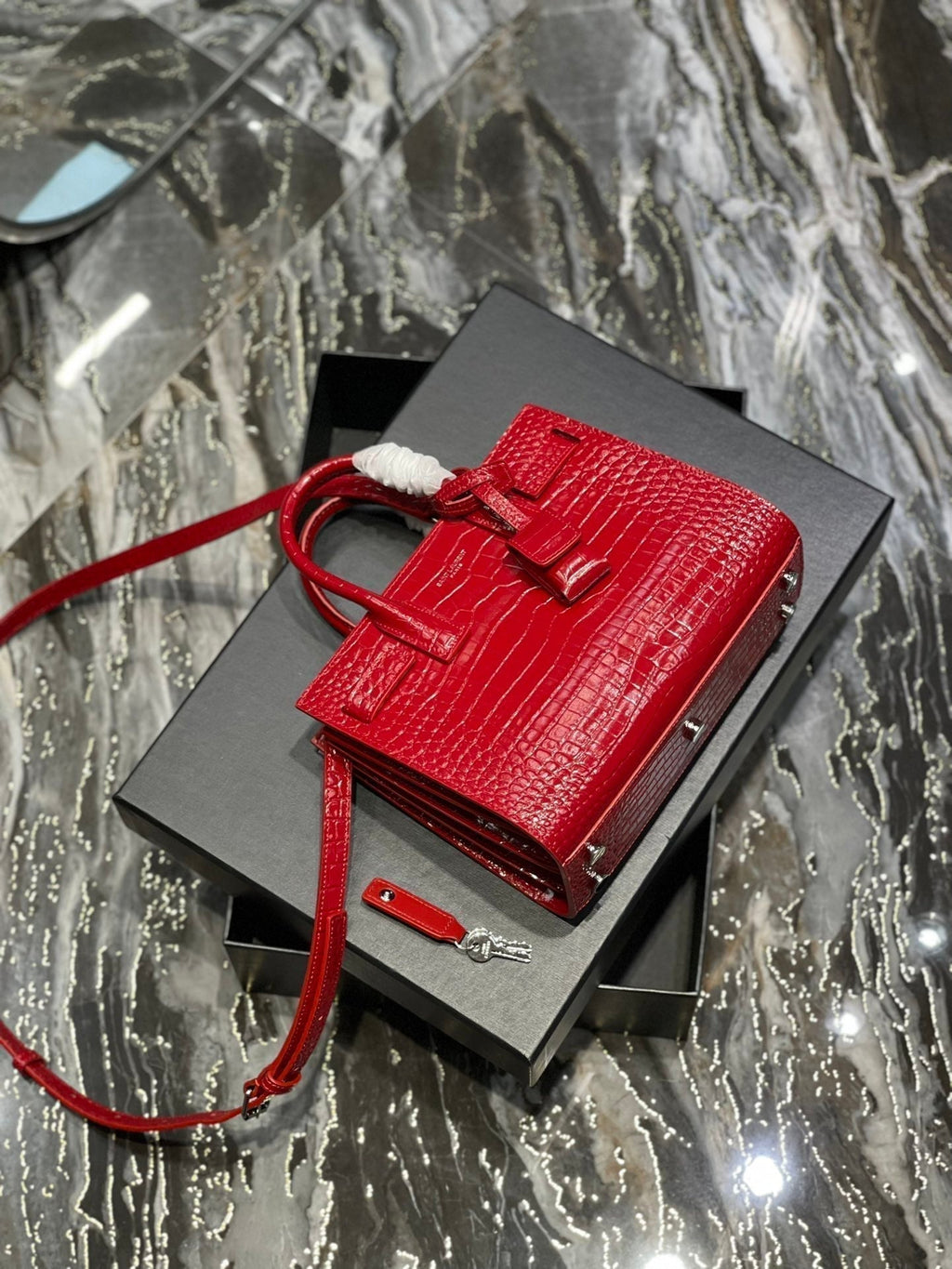 SAC DE JOUR NANO 22 ROTES KALBSLEDER GOLDENE BESCHLÄGE