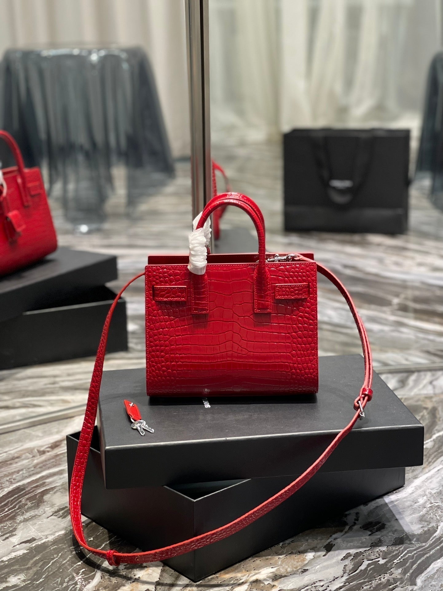 SAC DE JOUR NANO 22 ROTES KALBSLEDER GOLDENE BESCHLÄGE