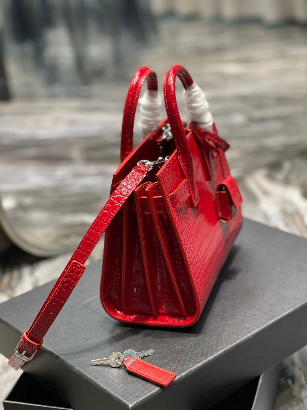 SAC DE JOUR NANO 22 ROTES KALBSLEDER GOLDENE BESCHLÄGE