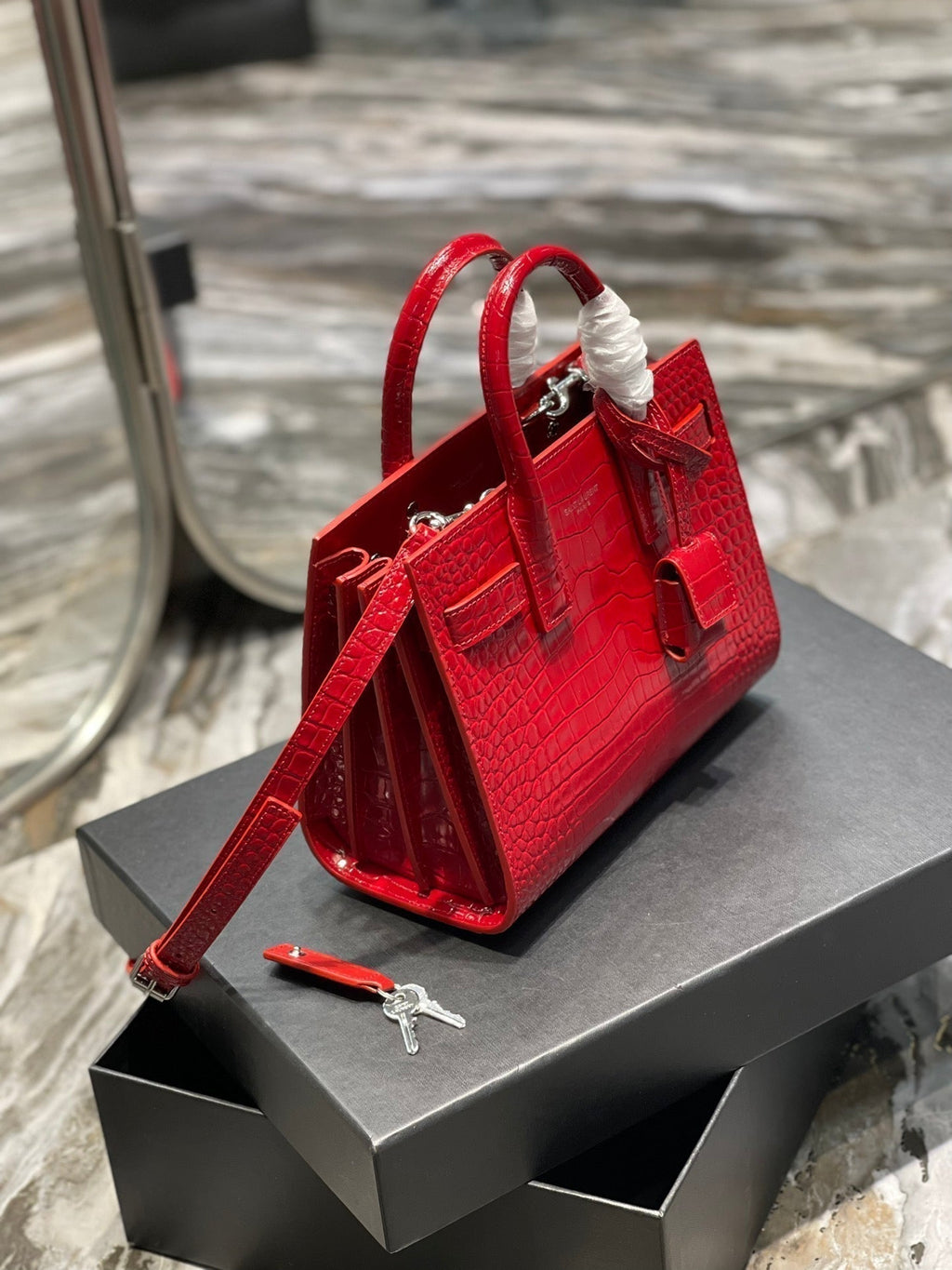 SAC DE JOUR NANO 22 ROTES KALBSLEDER GOLDENE BESCHLÄGE