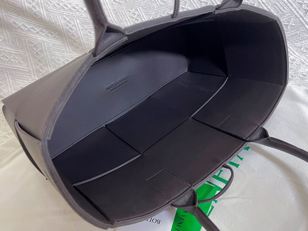 KLEINE ARCO-TASCHE 30 IN MORTAR LILA LAMMLEDER