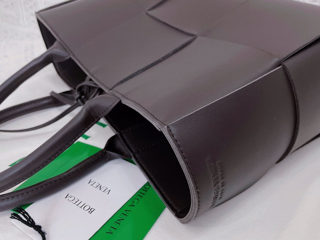 KLEINE ARCO-TASCHE 30 IN MORTAR LILA LAMMLEDER