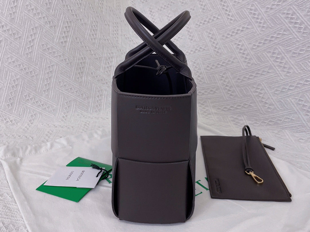 KLEINE ARCO-TASCHE 30 IN MORTAR LILA LAMMLEDER