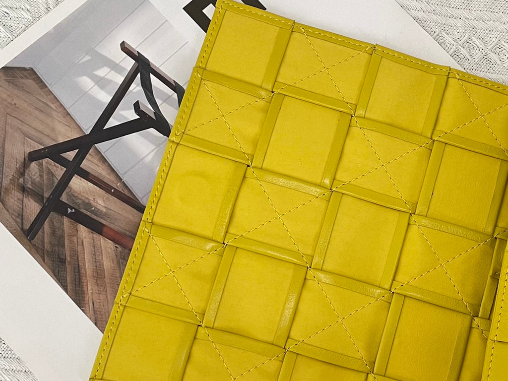 KLEINE KASSETTE 23 IN KANARIGELBES KALBSLEDER