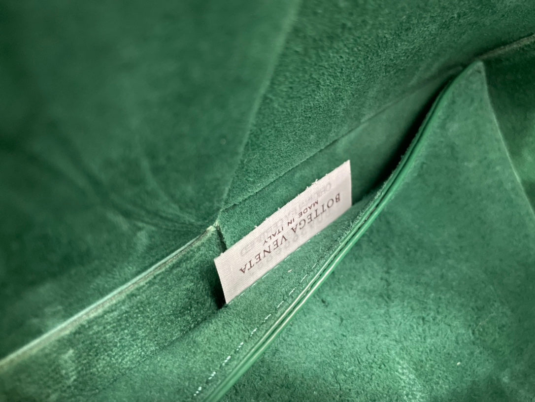 Kleine Arco Tragetasche, 30 Zoll, grünes Erbsen-Lammfell