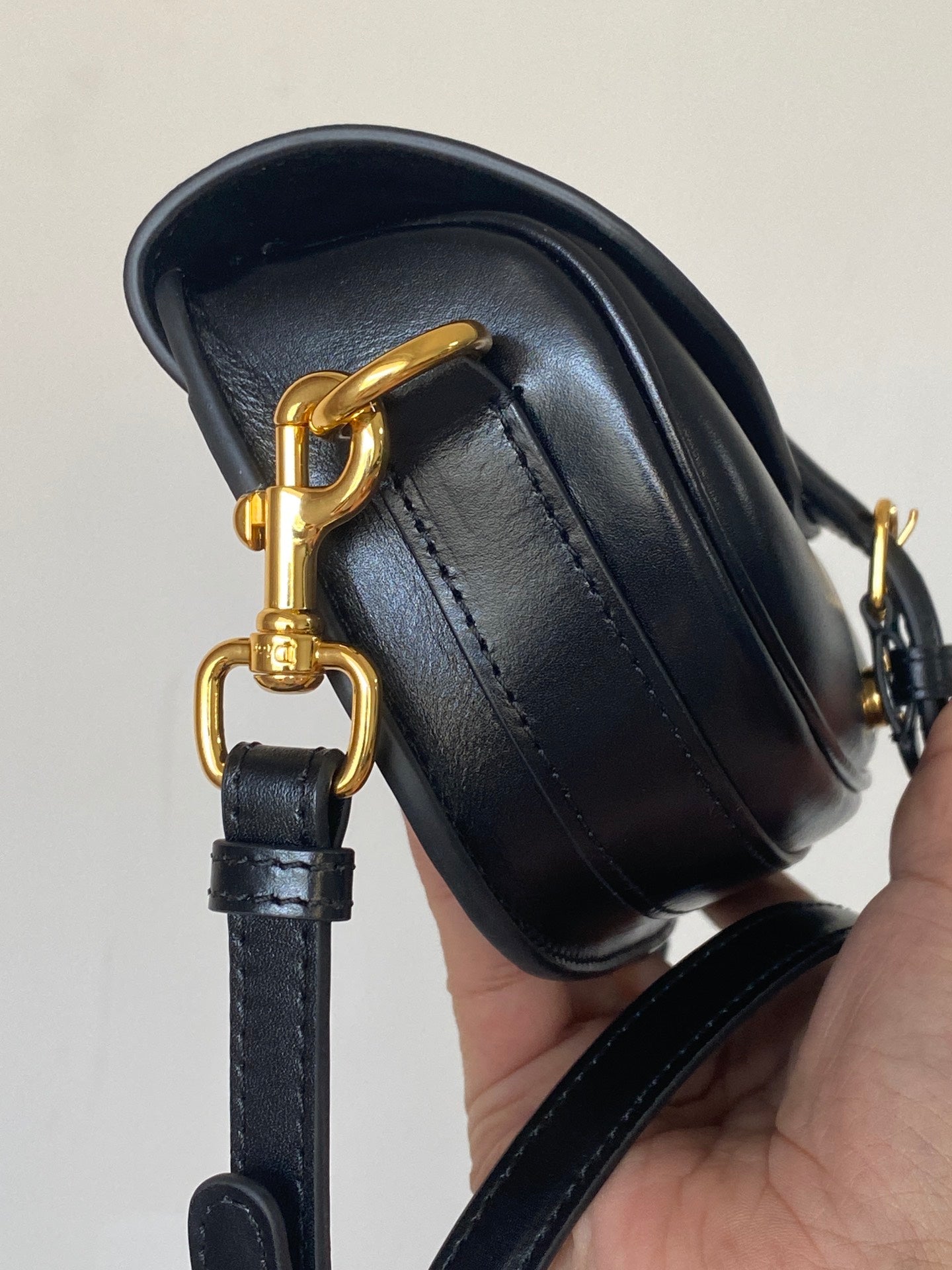 BOBBY EAST-WEST 22 TASCHE IN SCHWARZEM KALBSLEDER