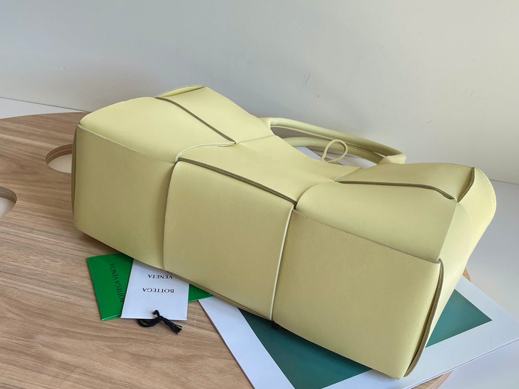 ARCO Tragetasche 36 in hellgelbem Kalbsleder