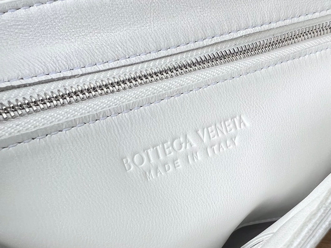 KLEINE KASSETTE 23 ZOLL WEISSES FRANSENKALBLEDER