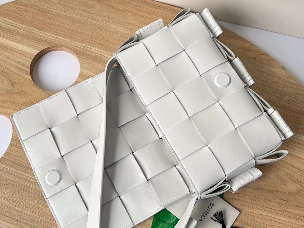 KLEINE KASSETTE 23 ZOLL WEISSES FRANSENKALBLEDER