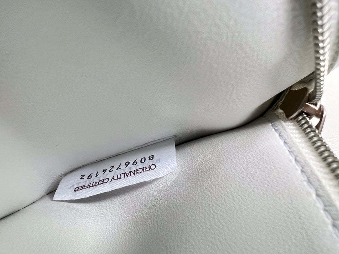 KLEINE KASSETTE 23 ZOLL WEISSES FRANSENKALBLEDER