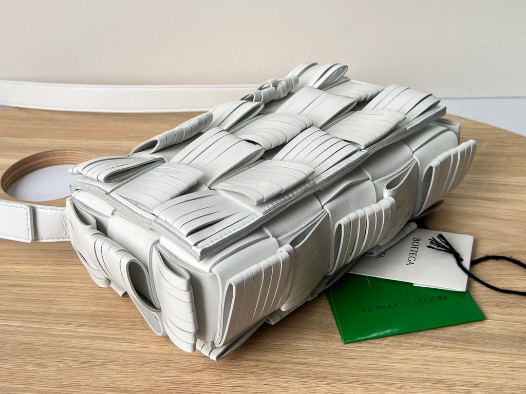 KLEINE KASSETTE 23 ZOLL WEISSES FRANSENKALBLEDER