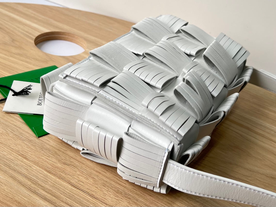 KLEINE KASSETTE 23 ZOLL WEISSES FRANSENKALBLEDER