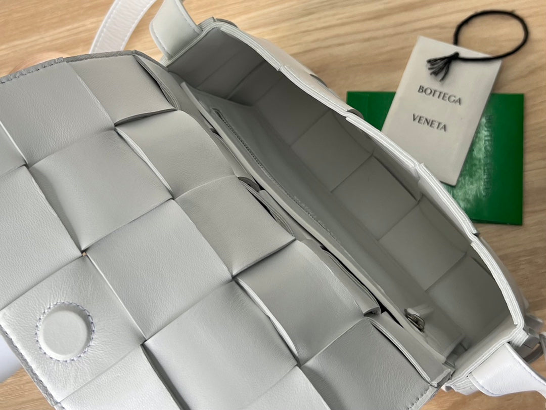 KLEINE KASSETTE 23 ZOLL WEISSES FRANSENKALBLEDER