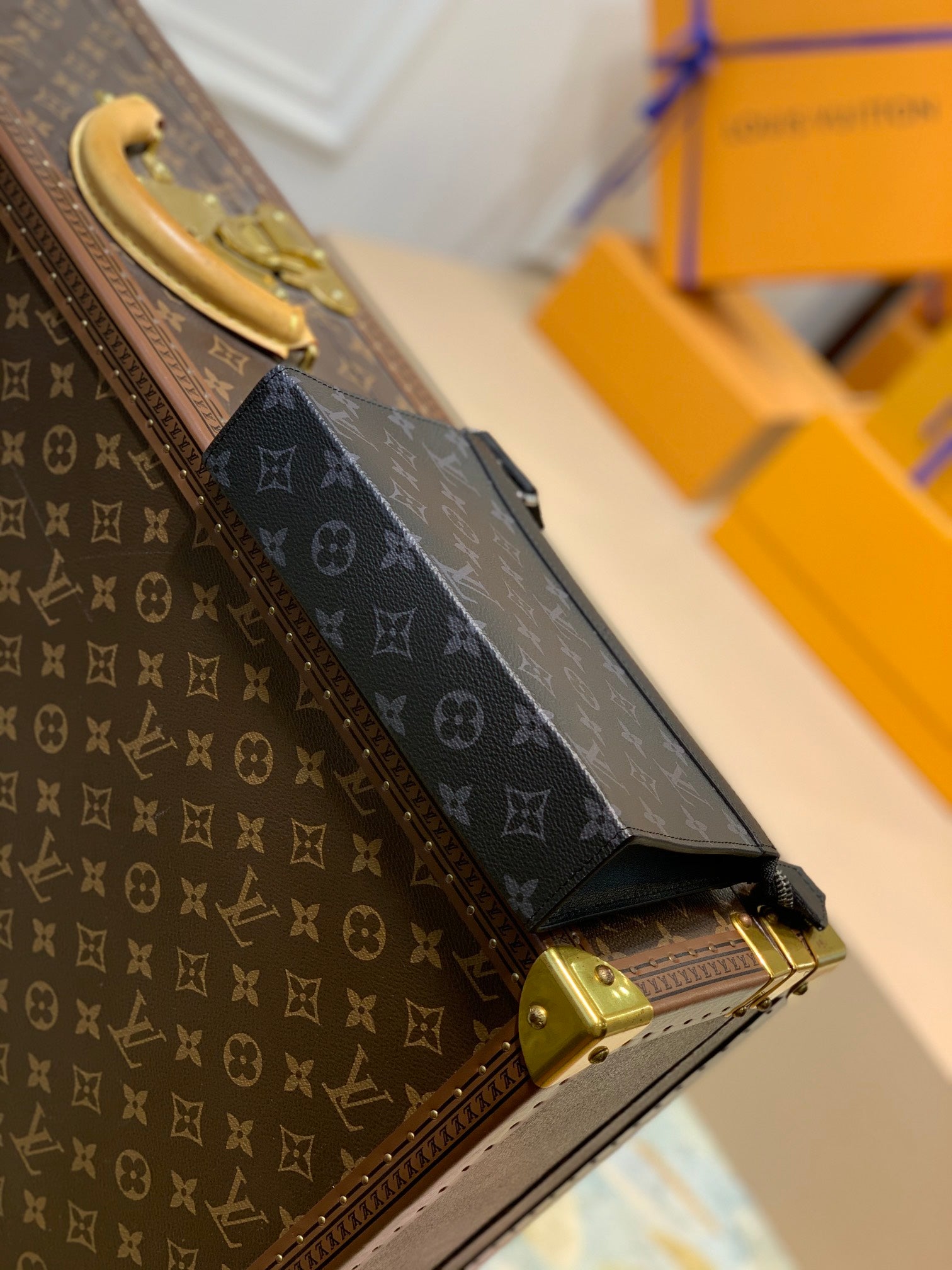 ANPHA Tragbare Geldbörse 18 Zoll Schwarz Monogramm Eclipse Reverse Kalbsleder