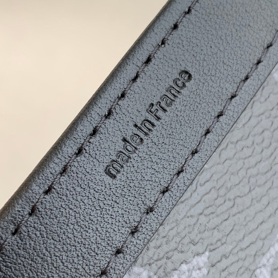 ANPHA Tragbare Geldbörse 18 Zoll Schwarz Monogramm Eclipse Reverse Kalbsleder