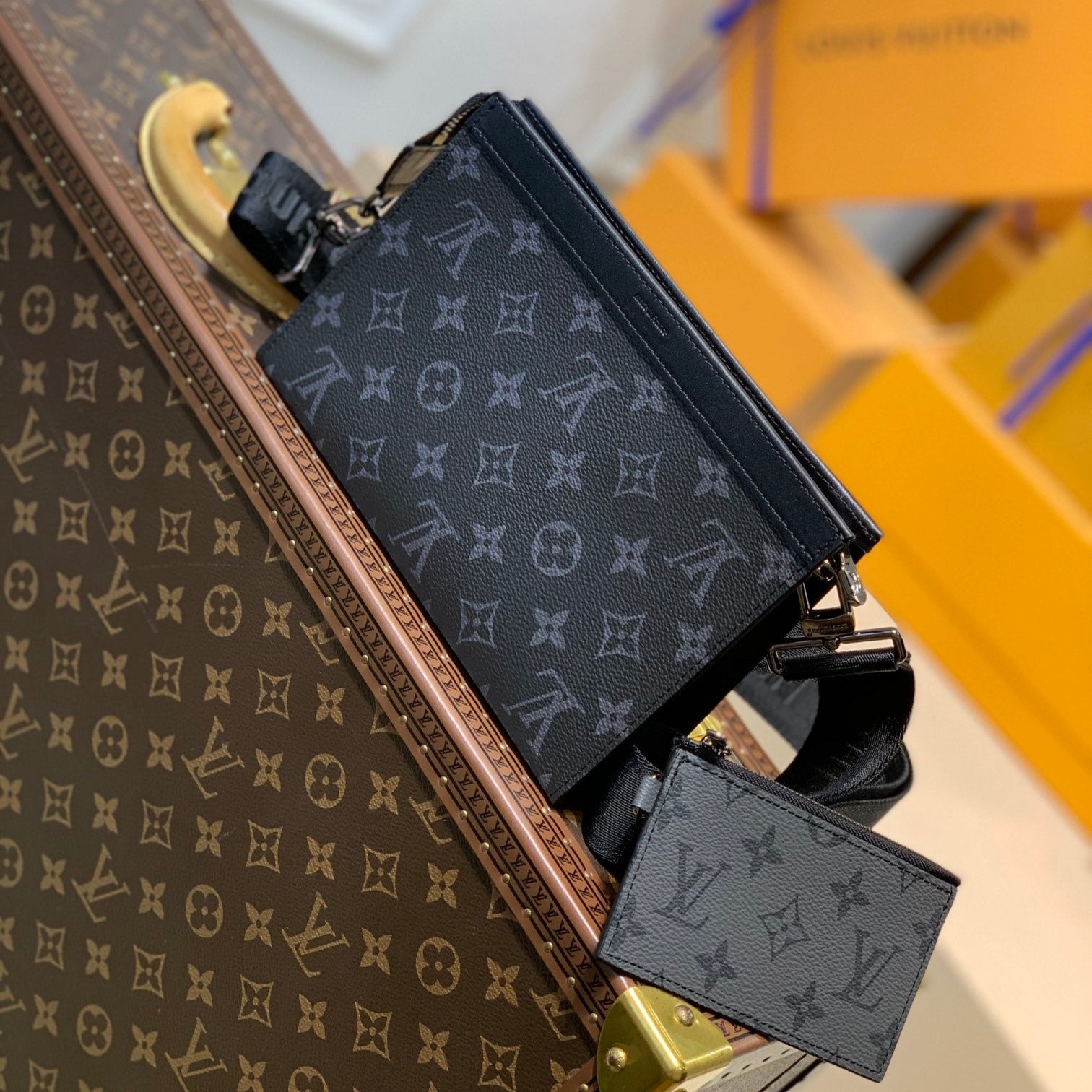 ANPHA Tragbare Geldbörse 18 Zoll Schwarz Monogramm Eclipse Reverse Kalbsleder