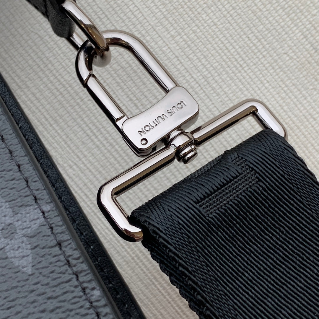 ANPHA Tragbare Geldbörse 18 Zoll Schwarz Monogramm Eclipse Reverse Kalbsleder