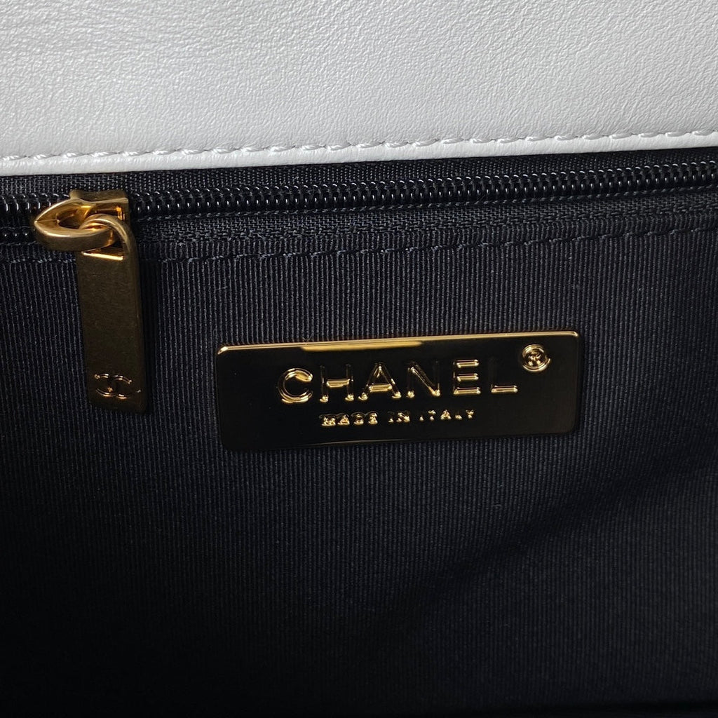 CC MEDIUM 26 FLAP BAG IN WHITE LAMBSKIN