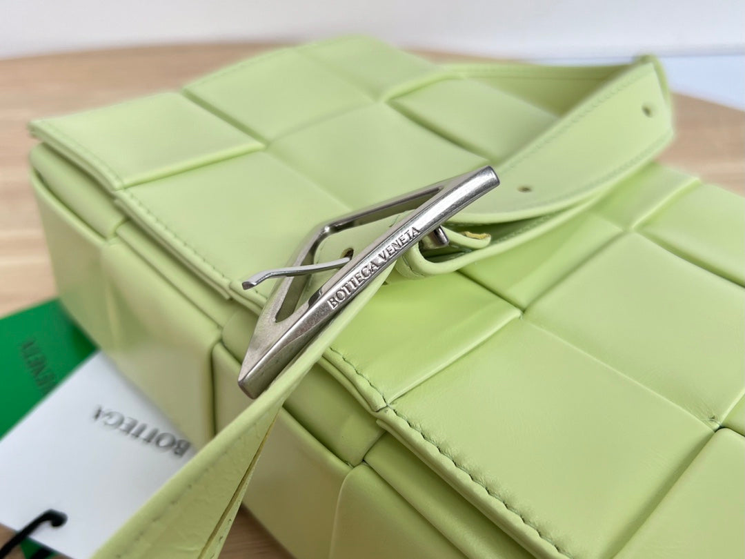 KLEINE KASSETTE 23 ZOLL KINNENLEDER