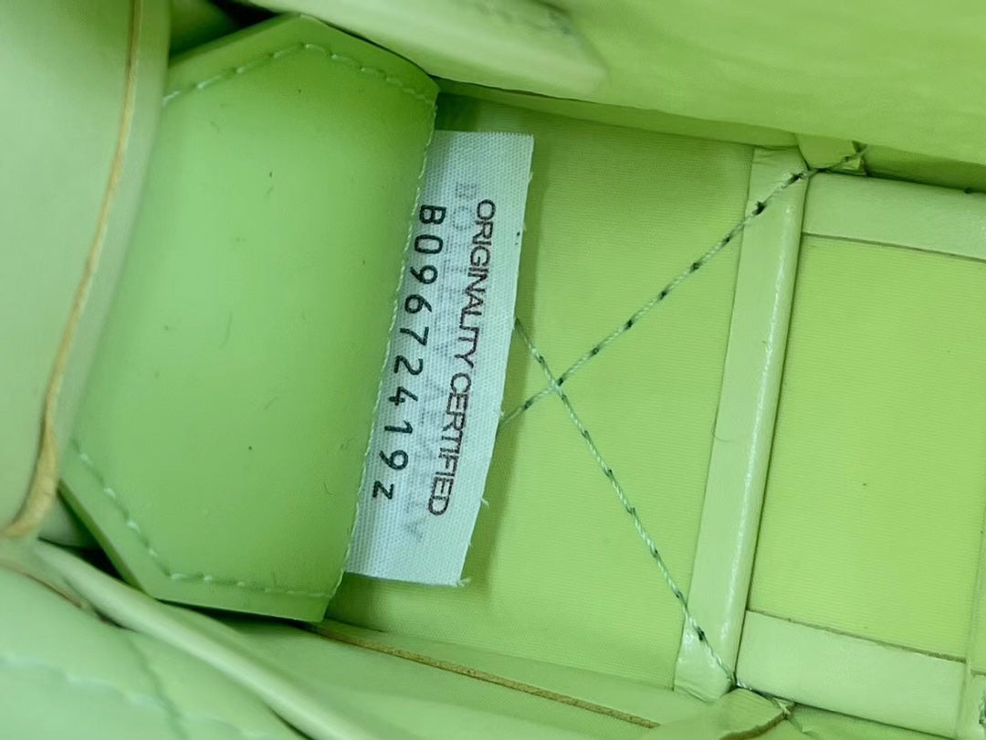 KLEINE KASSETTE 23 ZOLL KINNENLEDER