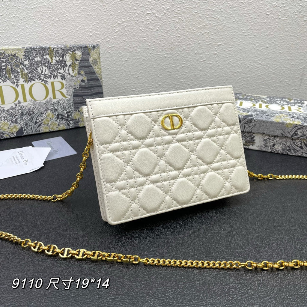 CARO POUCH 19 TASCHE AUS WEISSEM KALBSLEDER