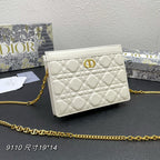 CARO POUCH 19 TASCHE AUS WEISSEM KALBSLEDER