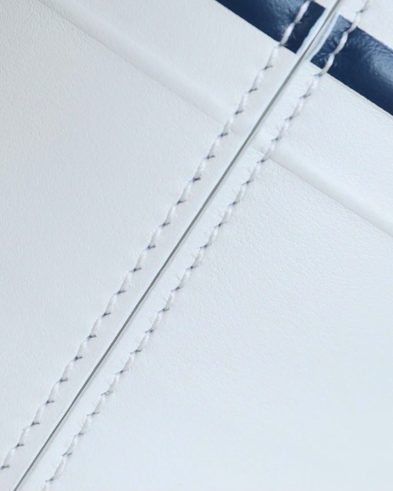 VIBE 18 Bucket Bag aus weißem Kalbsleder