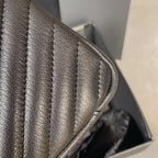 COLLEGE MEDIUM 24 IN SCHWARZEM LAMMLEDER GOLDENE HARDWARE