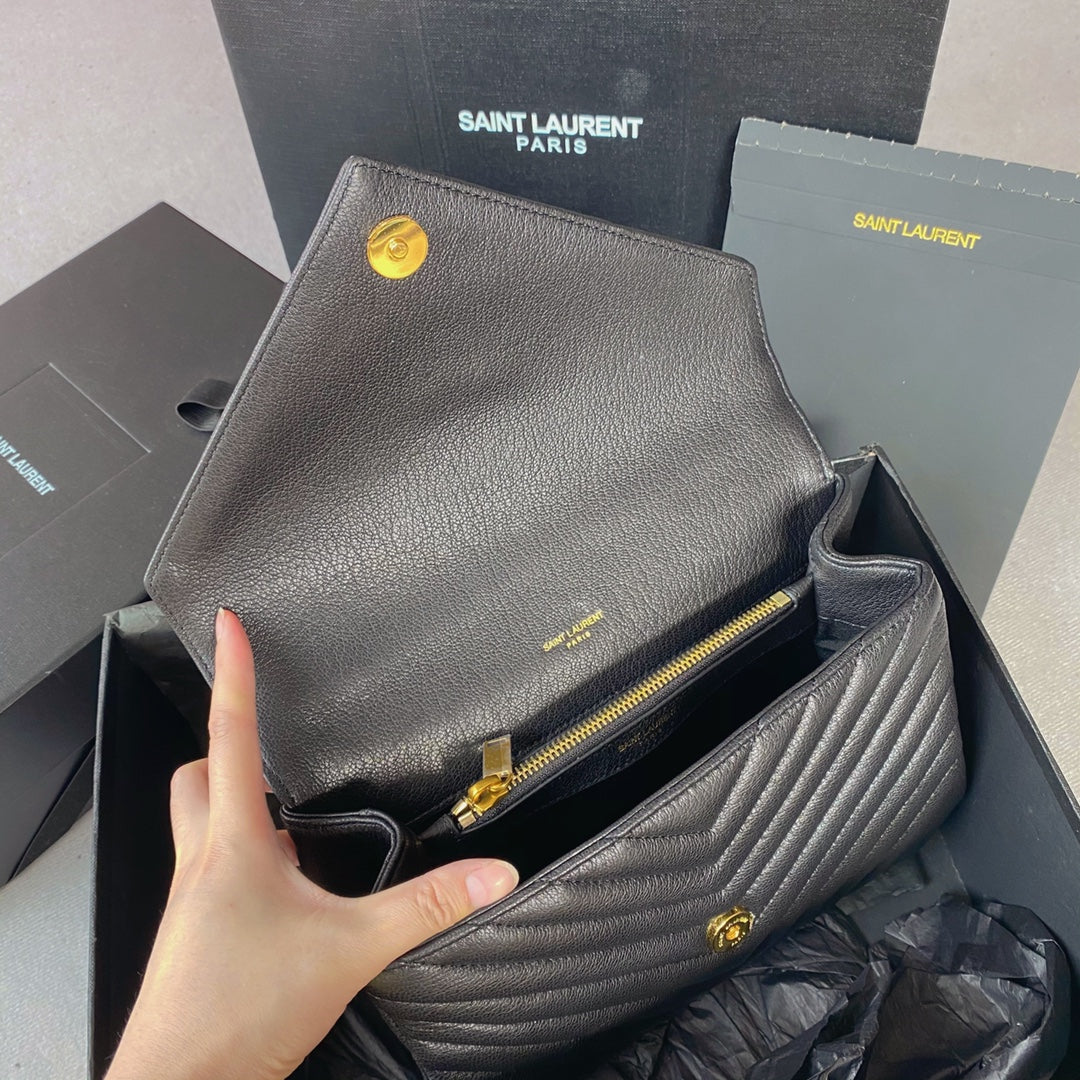 COLLEGE MEDIUM 24 IN SCHWARZEM LAMMLEDER GOLDENE HARDWARE