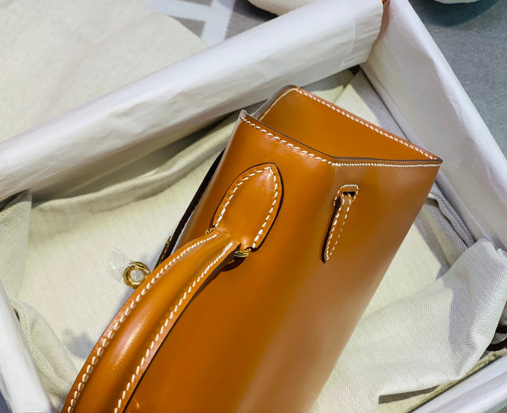 KELLY MINI 20 TASCHE IN BRONZEBRAUNEM GLATTEM KALBSLEDER MIT GOLDENEN BESCHLÄGEN (AUF BESTELLUNG GEFERTIGT)