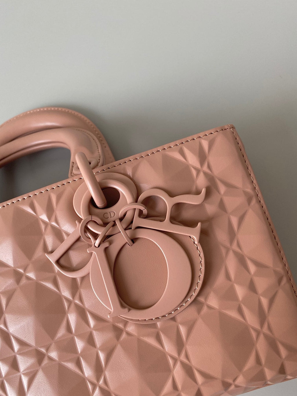 MITTLERE D-JOY TASCHE 26 IN DESSERT SAND KALBSLEDER