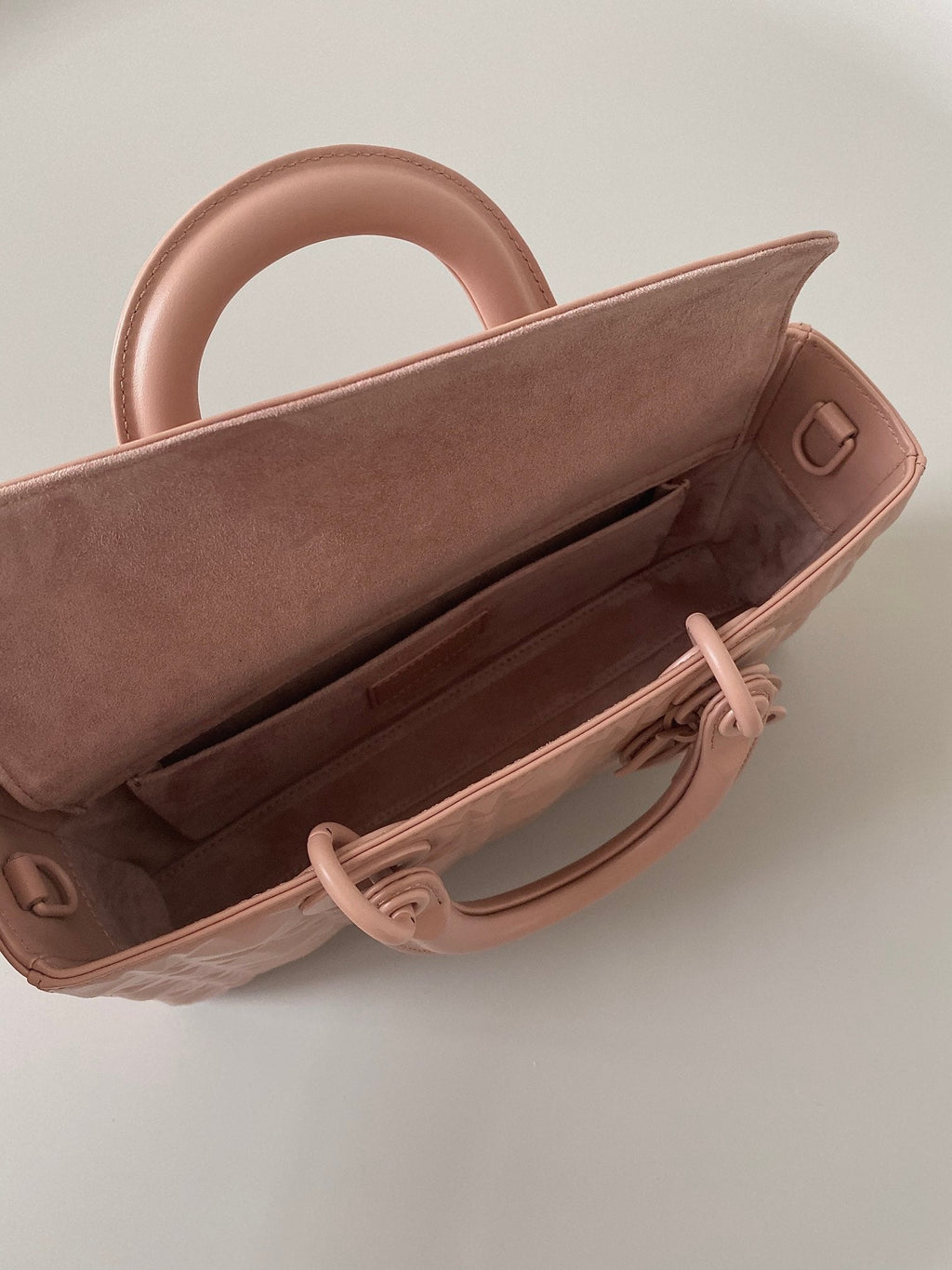 MITTLERE D-JOY TASCHE 26 IN DESSERT SAND KALBSLEDER