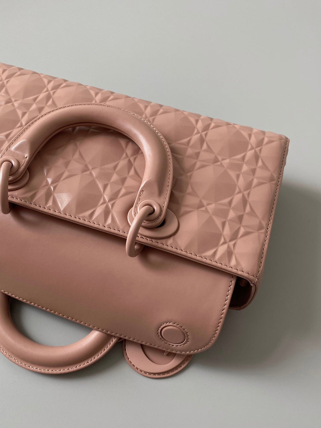 MITTLERE D-JOY TASCHE 26 IN DESSERT SAND KALBSLEDER