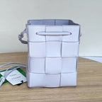 KLEINER KASSETTEN-BUCKET 18 IN HELLLILA KALBSLEDER