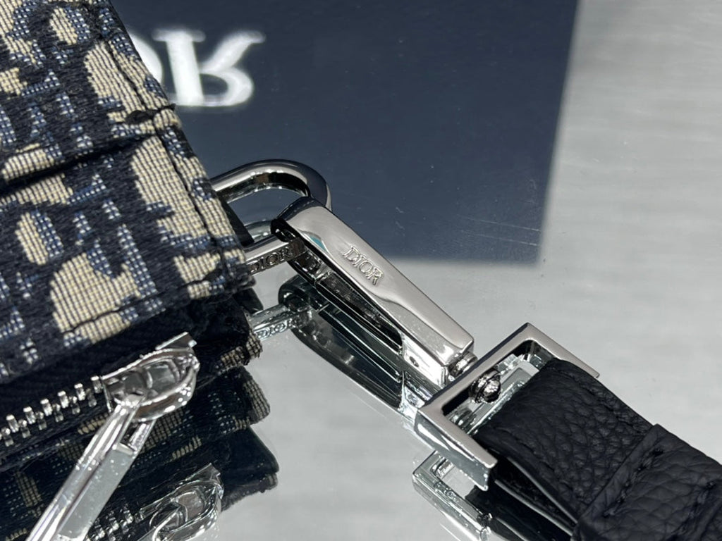 SADDLE 28 Tasche in blauem schrägem Jacquard