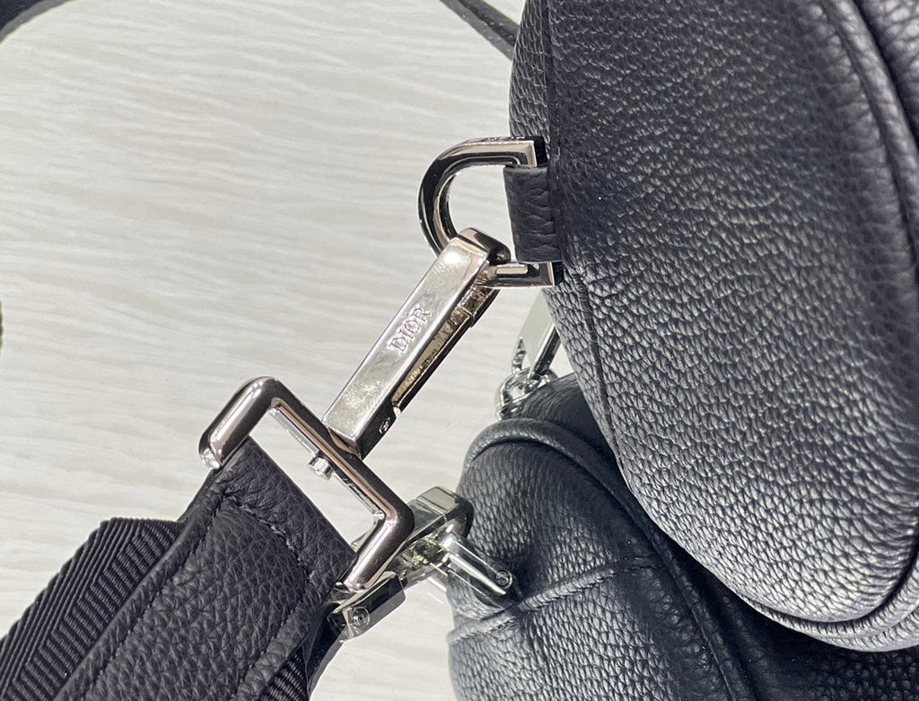 ROUND BUCKET 21 BAG IN BLACK LAMBSKIN