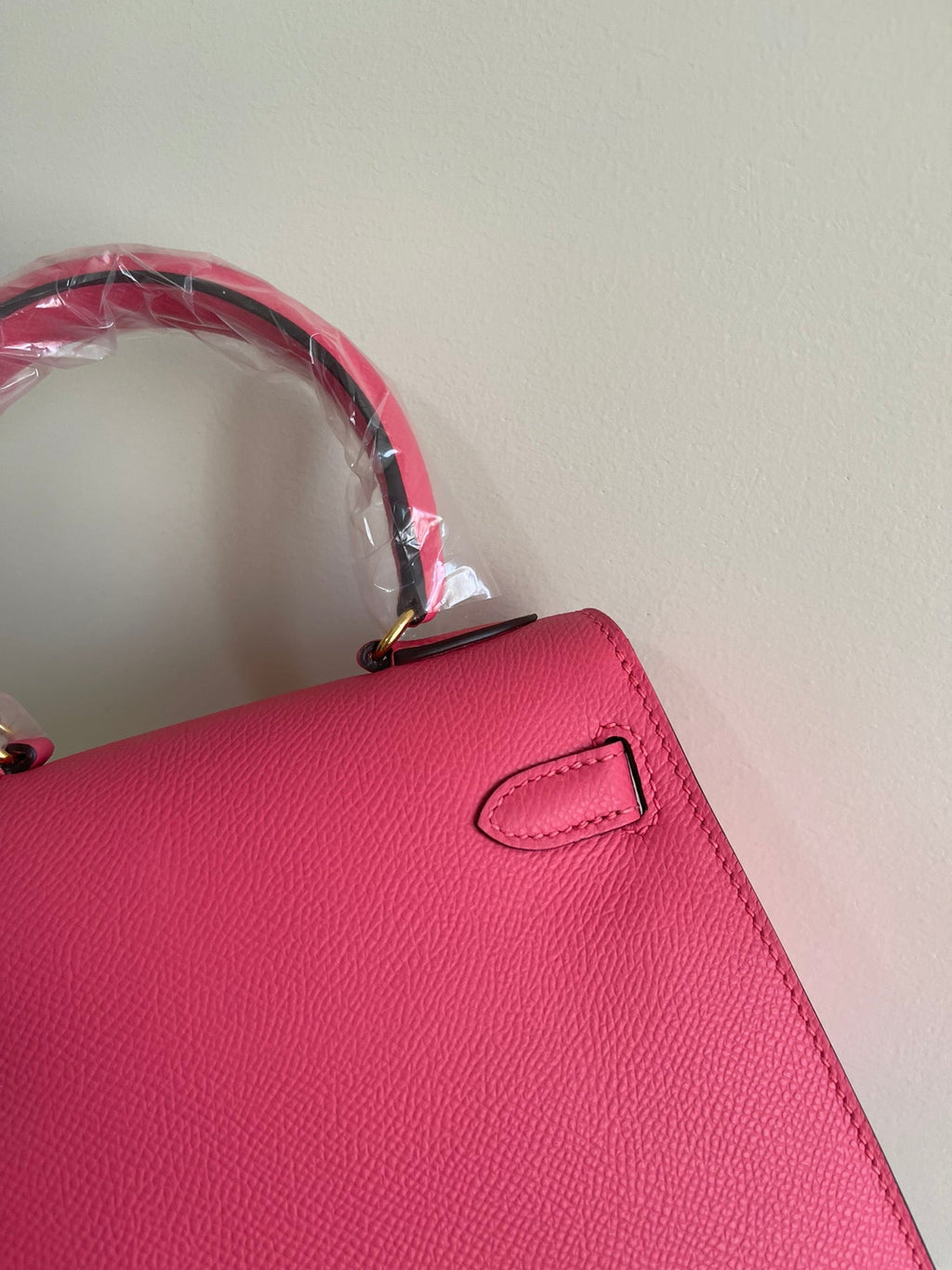 KELLY MINI 20 TASCHE AUS ROT-ROSA KALBSLEDER MIT GOLDENEN BESCHLÄGEN (AUF BESTELLUNG GEFERTIGT)