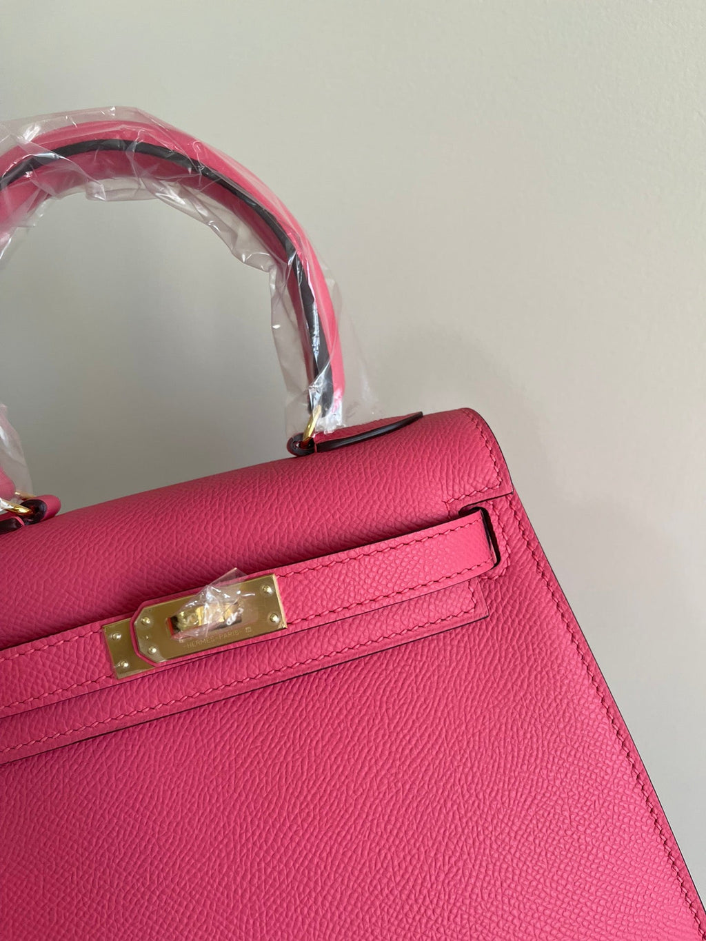 KELLY MINI 20 TASCHE AUS ROT-ROSA KALBSLEDER MIT GOLDENEN BESCHLÄGEN (AUF BESTELLUNG GEFERTIGT)