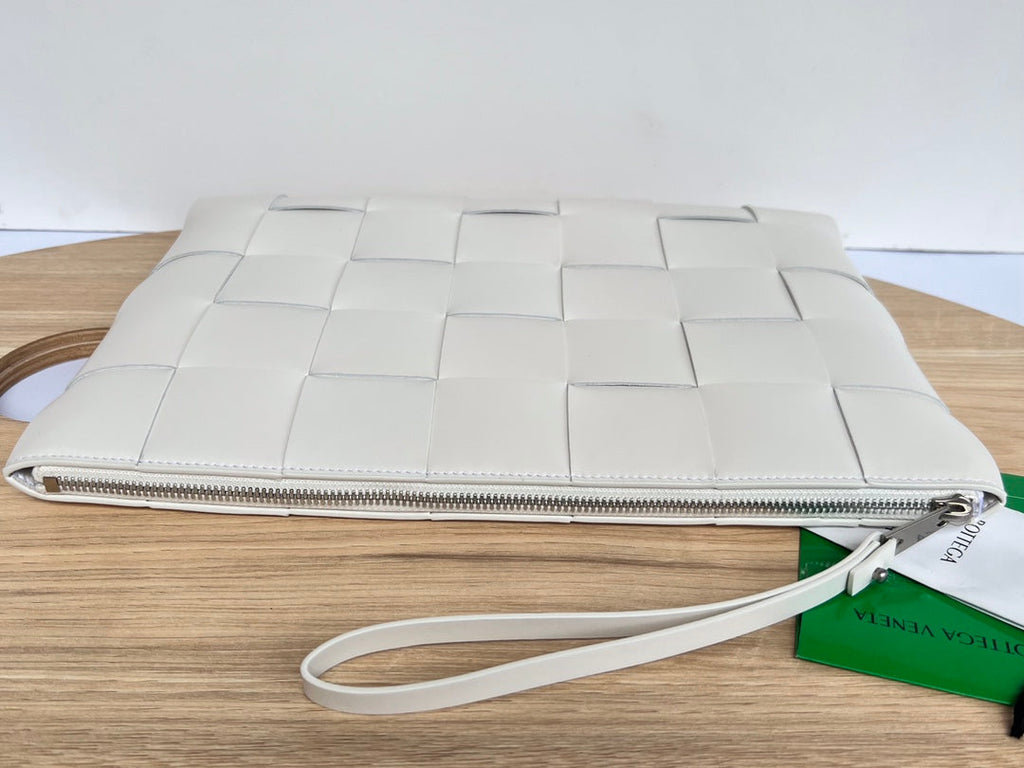 Große Kassettentasche, 35 Zoll, weißes Kalbsleder