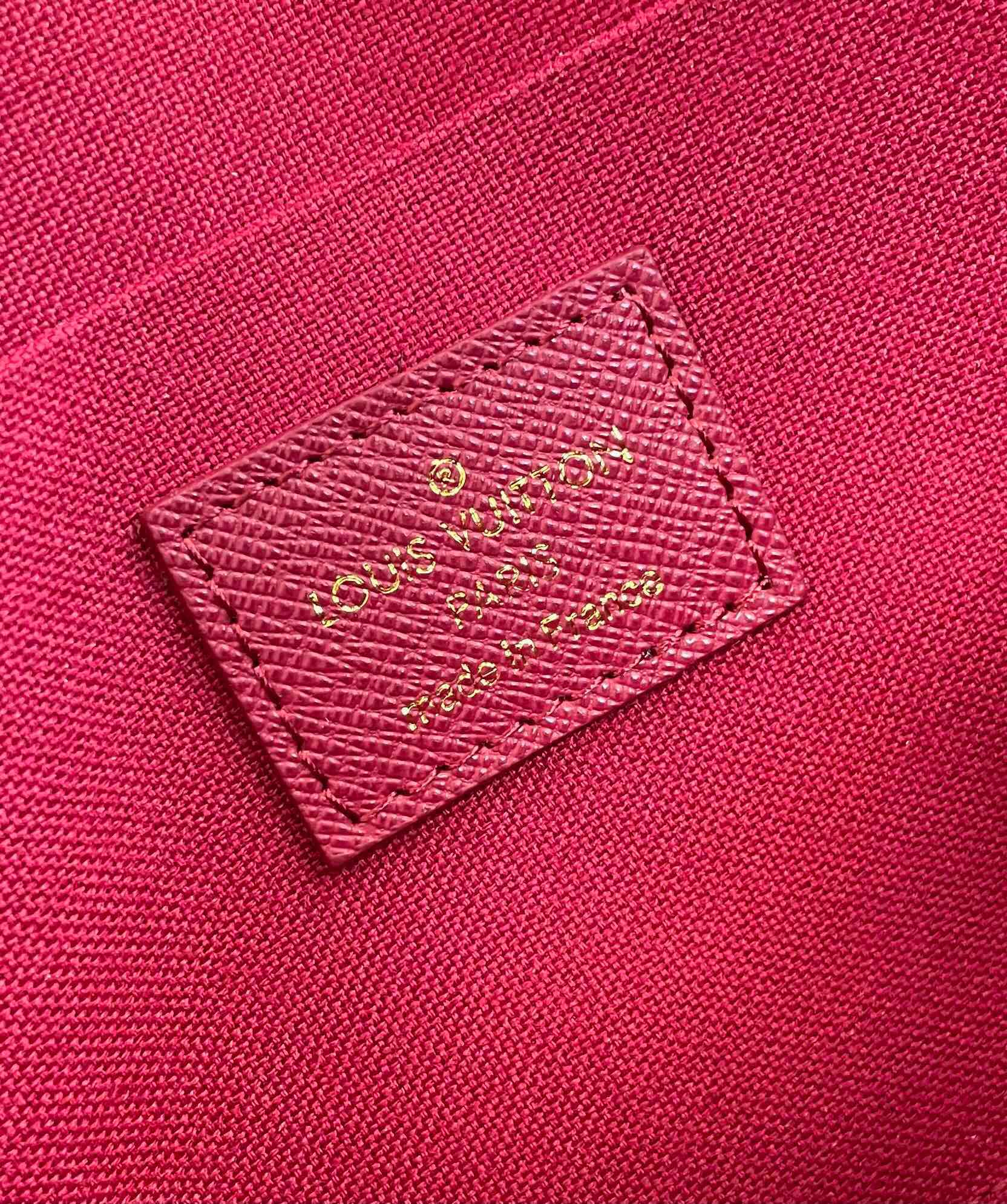 FÉLICIE POCHETTE 21 IN BRAUNEM MONOGRAMM-CANVAS GOLDENE BESCHLÄGE