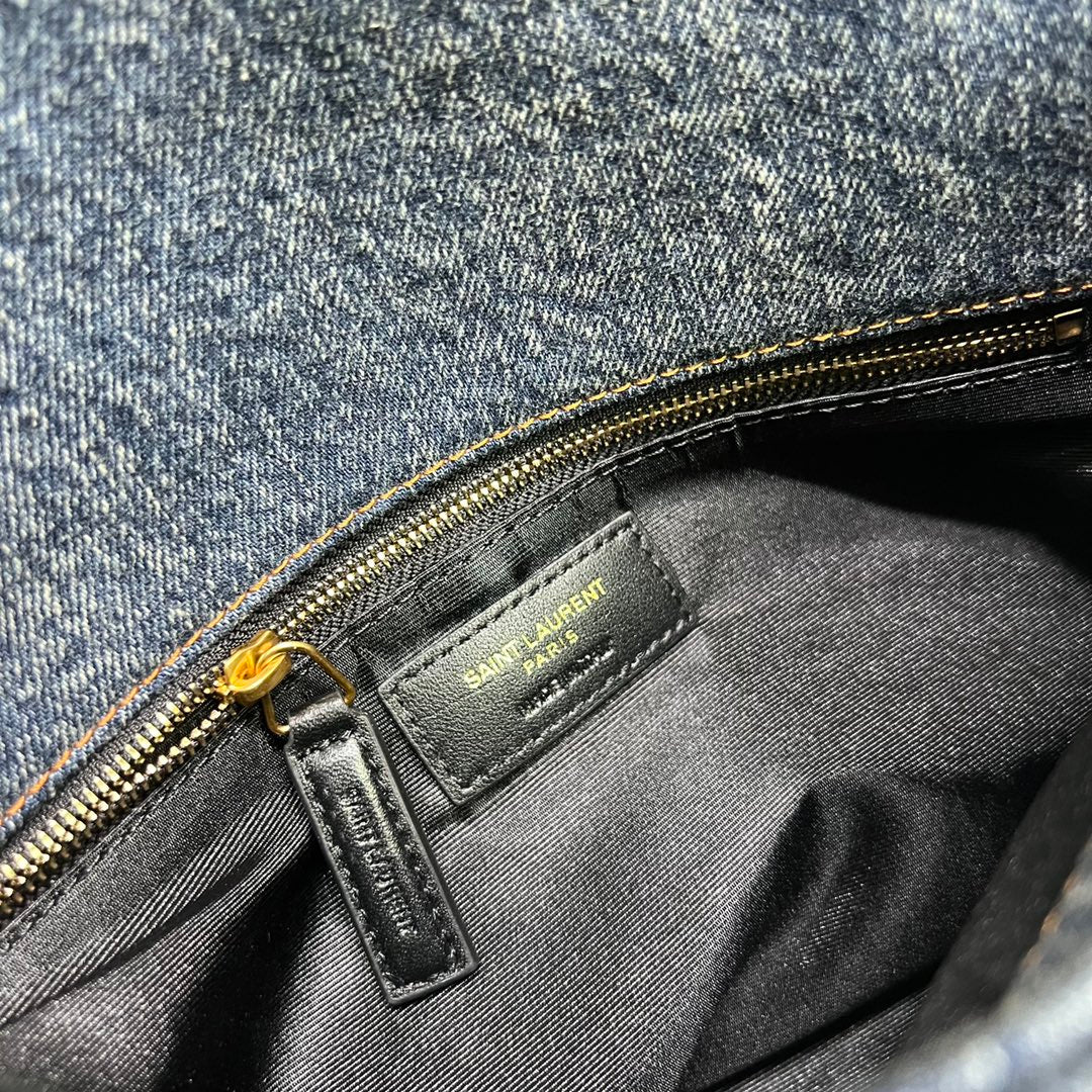 Daunentasche 29 in Blau-Verlauf-Denim mit goldenen Beschlägen