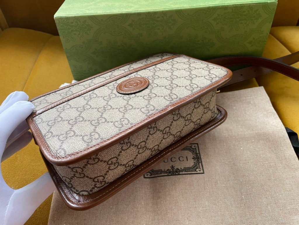 TASCHE MIT INEINANDERVERSCHLUSS G 22 AUS BEIGE-EBONY-CANVAS UND BRAUNEN KALBSLEDERBESETZUNG