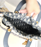 LADY 24 BASKET BAG IN BLACK OBLIQUE JACQUARD MIX BEIGE WICKER