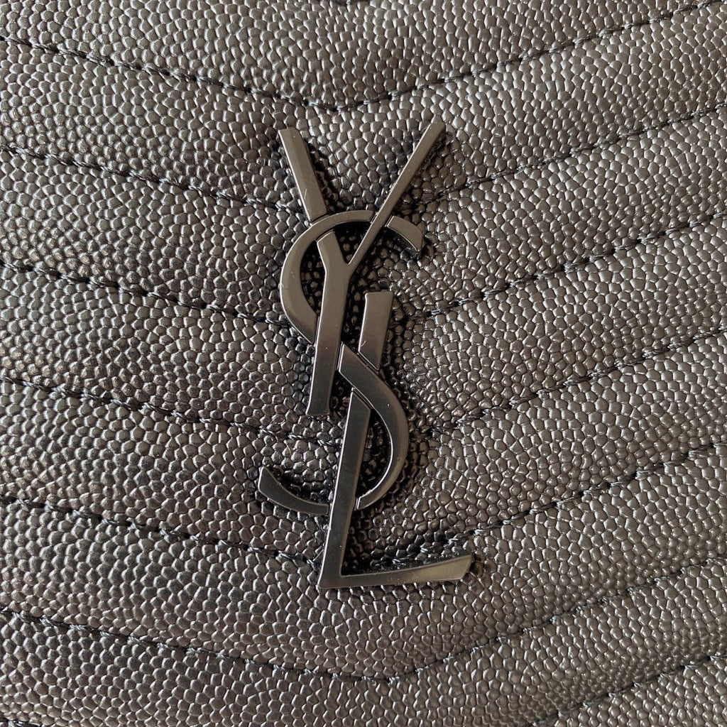 LOU MINI-KAMERATASCHE 19 ZOLL SCHWARZ KAVIAR-MUSTER KALBSLEDER SCHWARZE BESCHLÄGE